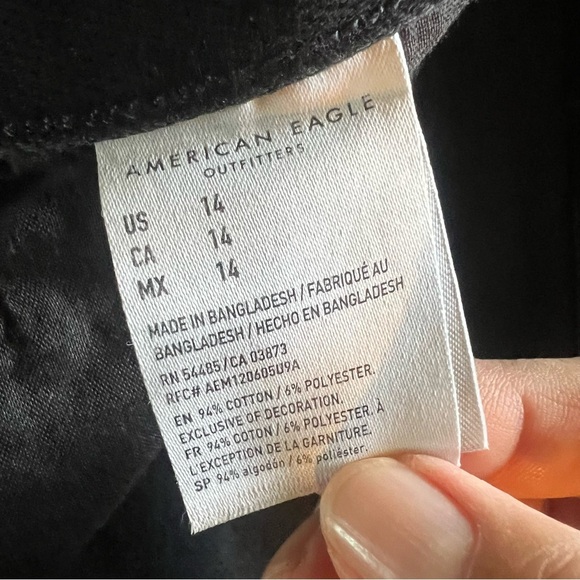 American Eagle 90’s Boyfriend Mid Rise Jean Shorts NWT Size 14 - Picture 5 of 6